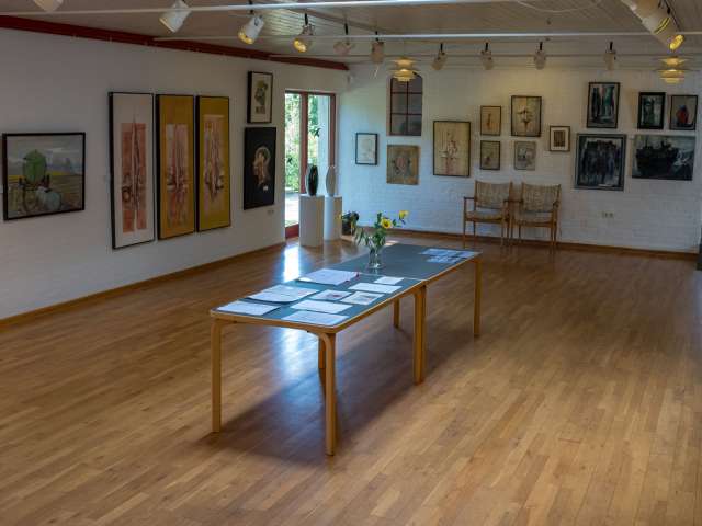 Kunstudstillingen på Mikkelberg - Nordisk center for kunst og cricket i Hatsted