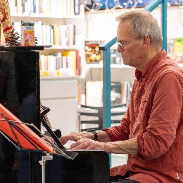 Musikalsk underhioldning på Juletræsfesten på Flensborg Bibliotek